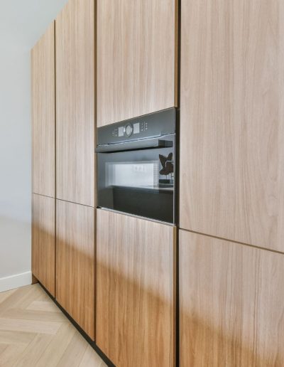 Ambiente con puerta Negara Marrón