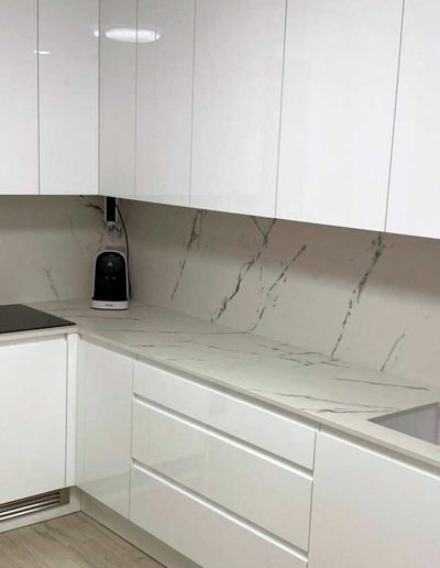 Ambiente con puerta Bérgamo Blanco Brillo