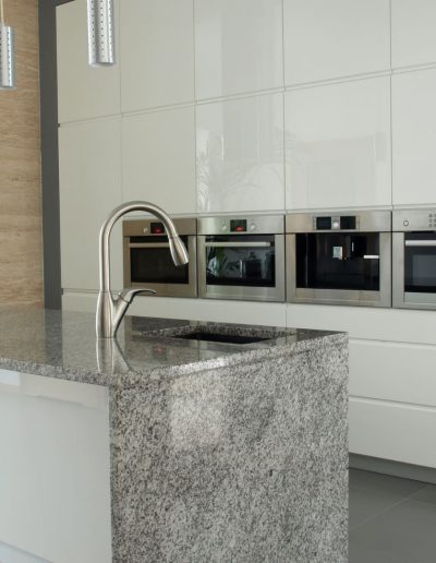 Ambiente con puerta Bérgamo Blanco Brillo