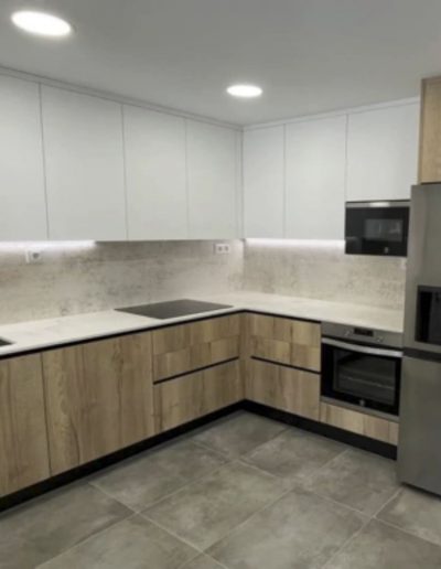 Ambiente con puerta Hafax 1180 y tirador Gola negro